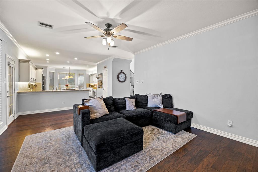 Carrollton, Texas, 75007, United States, 4 Bedrooms Bedrooms, ,3 BathroomsBathrooms,Residential,For Sale,1970362