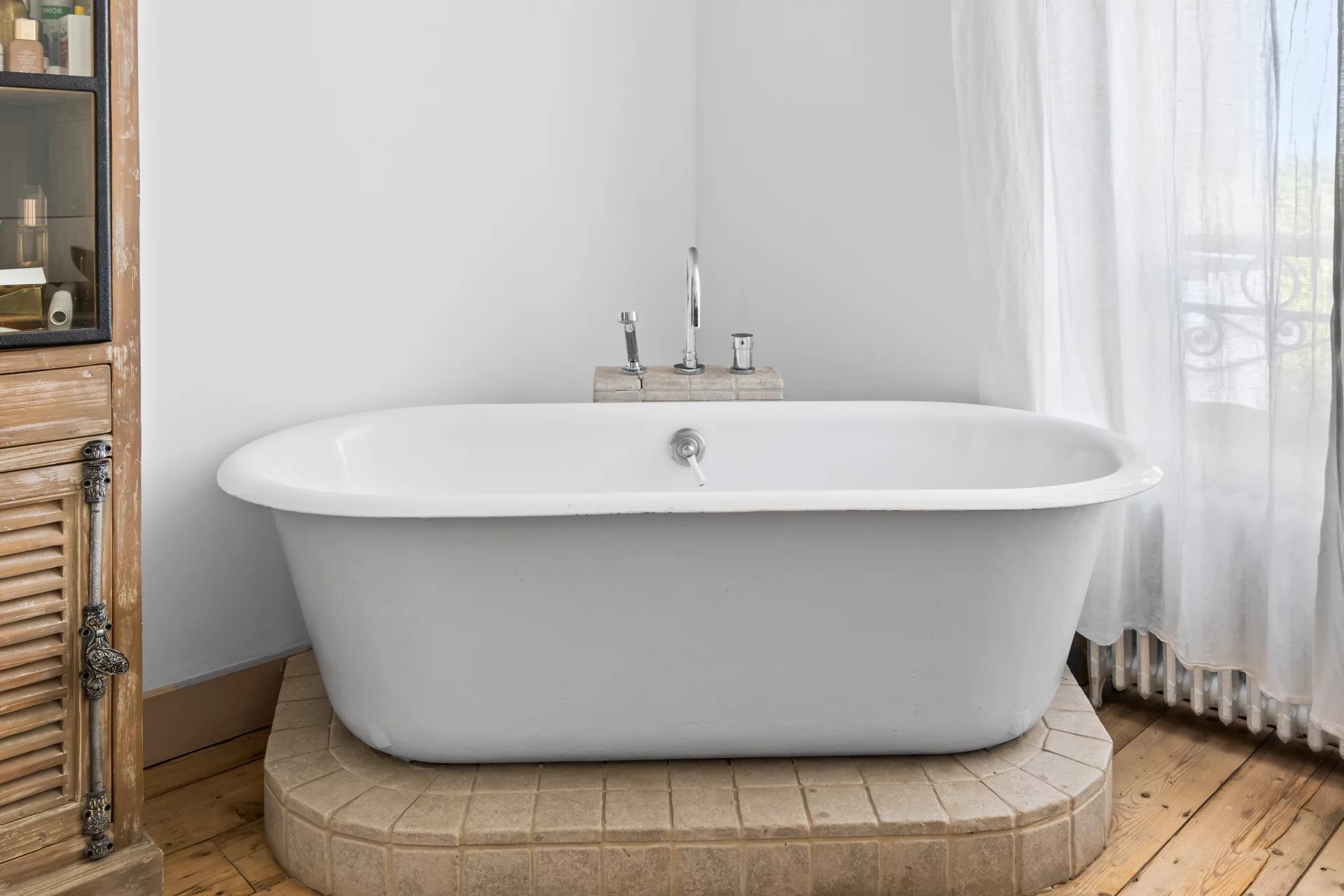 Le Vésinet, Île-de-France, 78110, FR, 3 Bedrooms Bedrooms, ,5 BathroomsBathrooms,Residential,For Sale,1994854