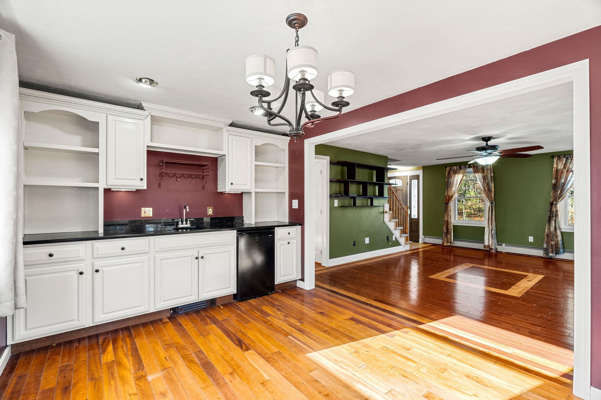 Londonderry, New Hampshire, 03053, United States, 3 Bedrooms Bedrooms, ,4 BathroomsBathrooms,Residential,For Sale,2002282