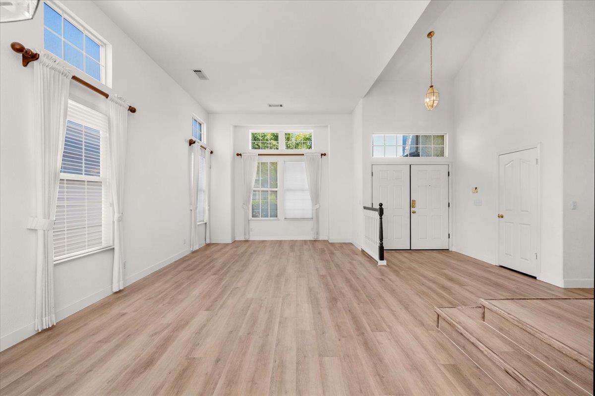 Clovis, California, 93611, United States, 5 Bedrooms Bedrooms, ,3 BathroomsBathrooms,Residential,For Sale,1924098