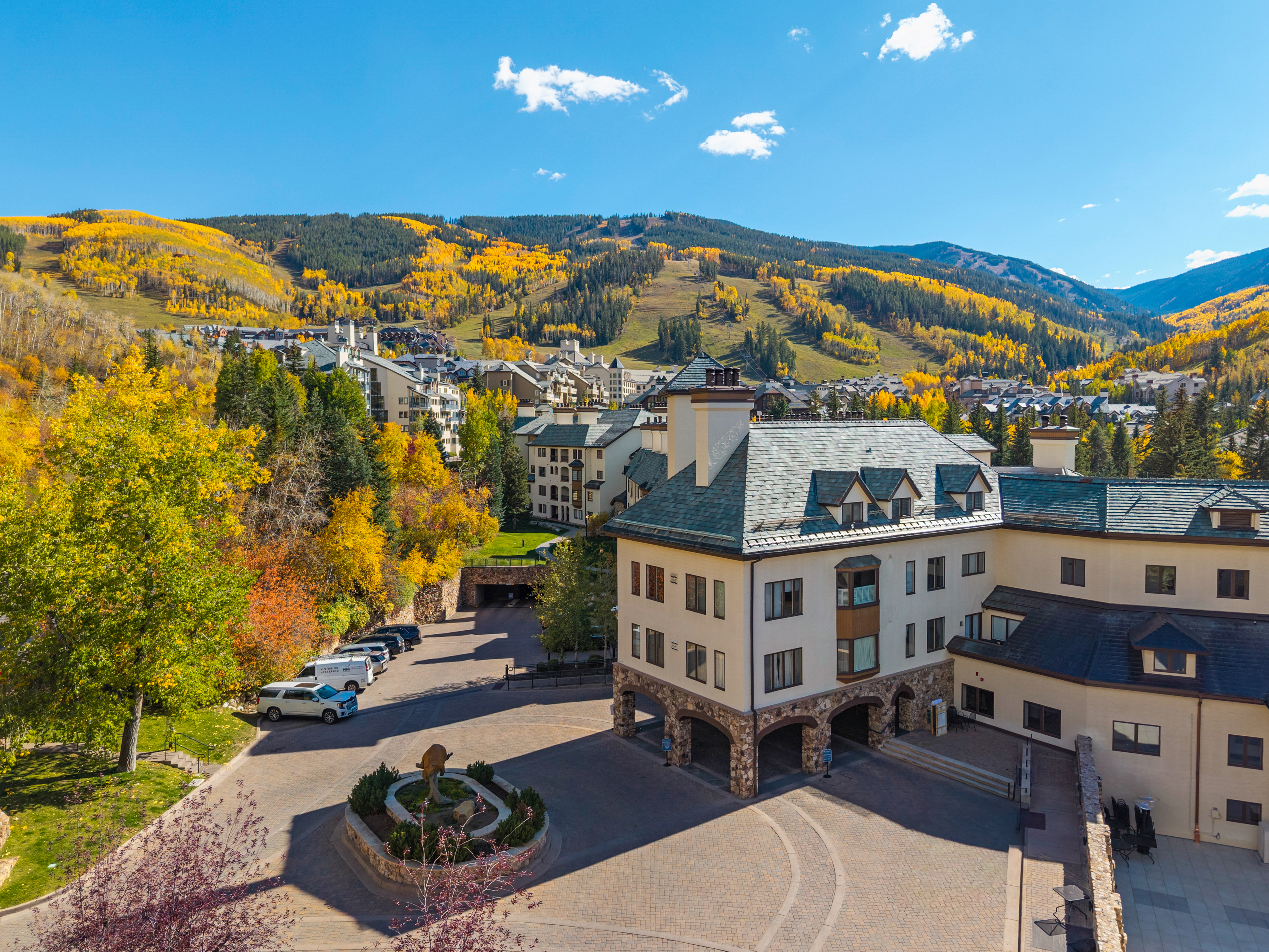  Exceptionally Spacious Mountain Retreat With a Ski-In, Ski-Out Location - 物件實景