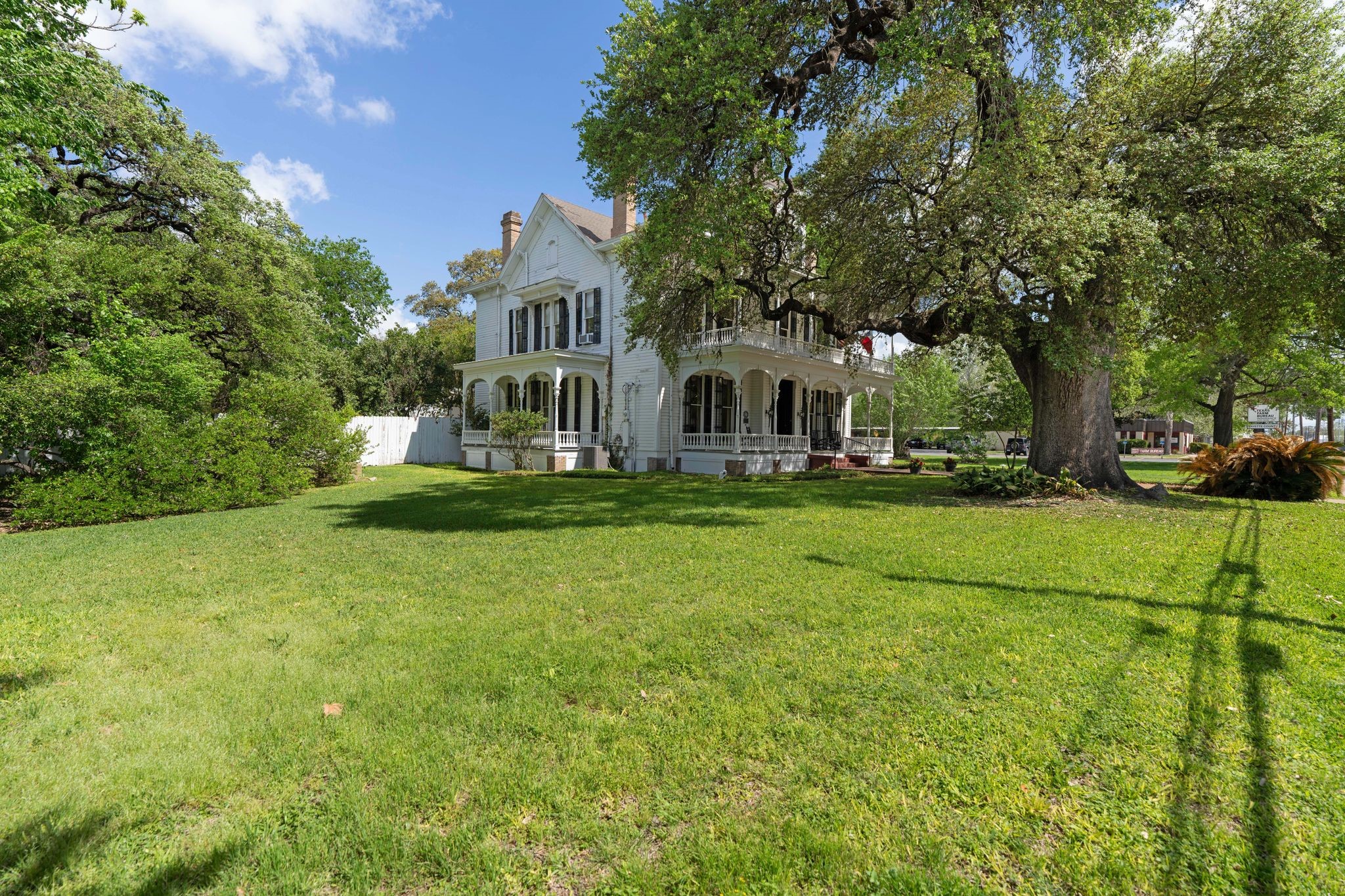  351 E Colorado Street, La Grange, TX, 78945 - 物件實景