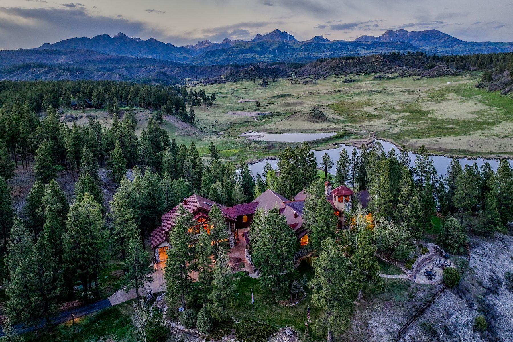  Elk Pointe Estate - 物件實景
