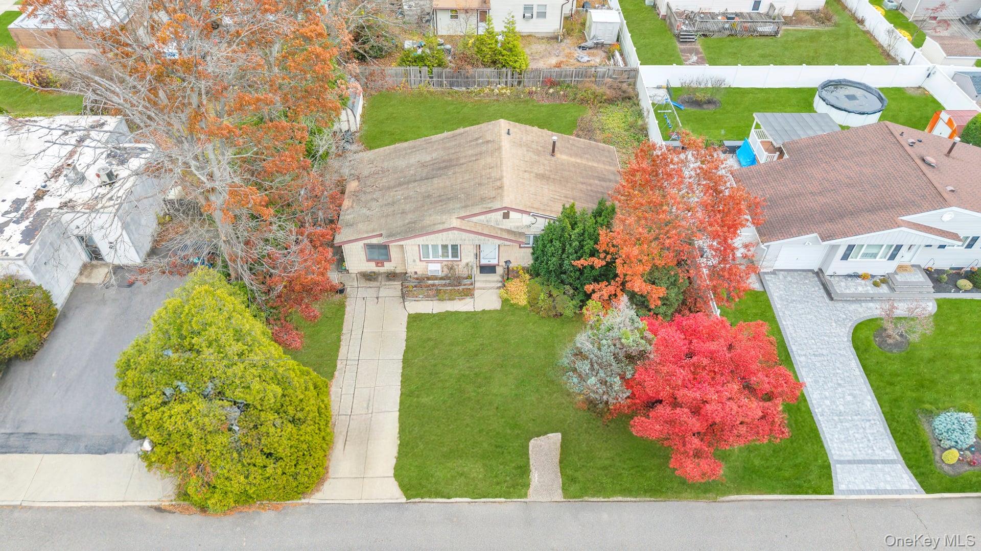 Deer Park, New York, 11729, United States, 4 Bedrooms Bedrooms, ,2 BathroomsBathrooms,Residential,For Sale,1992867