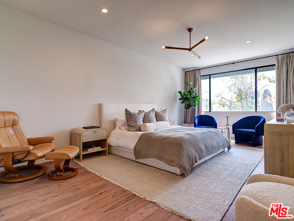Los Angeles, California, 90025, United States, 3 Bedrooms Bedrooms, ,3 BathroomsBathrooms,Residential,For Sale,1947986