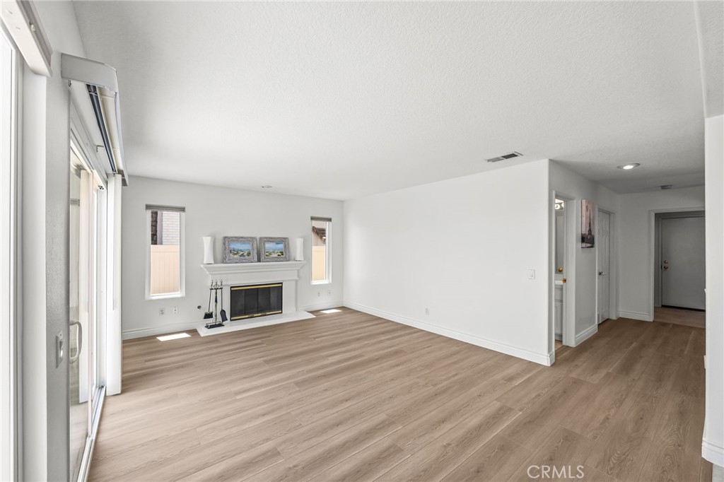 Lake Elsinore, California, 92532, United States, 4 Bedrooms Bedrooms, ,3 BathroomsBathrooms,Residential,For Sale,2048913
