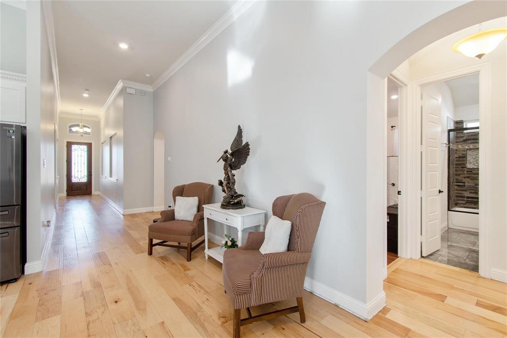 Dallas, Texas, 75212, United States, 3 Bedrooms Bedrooms, ,2 BathroomsBathrooms,Residential,For Sale,2037403