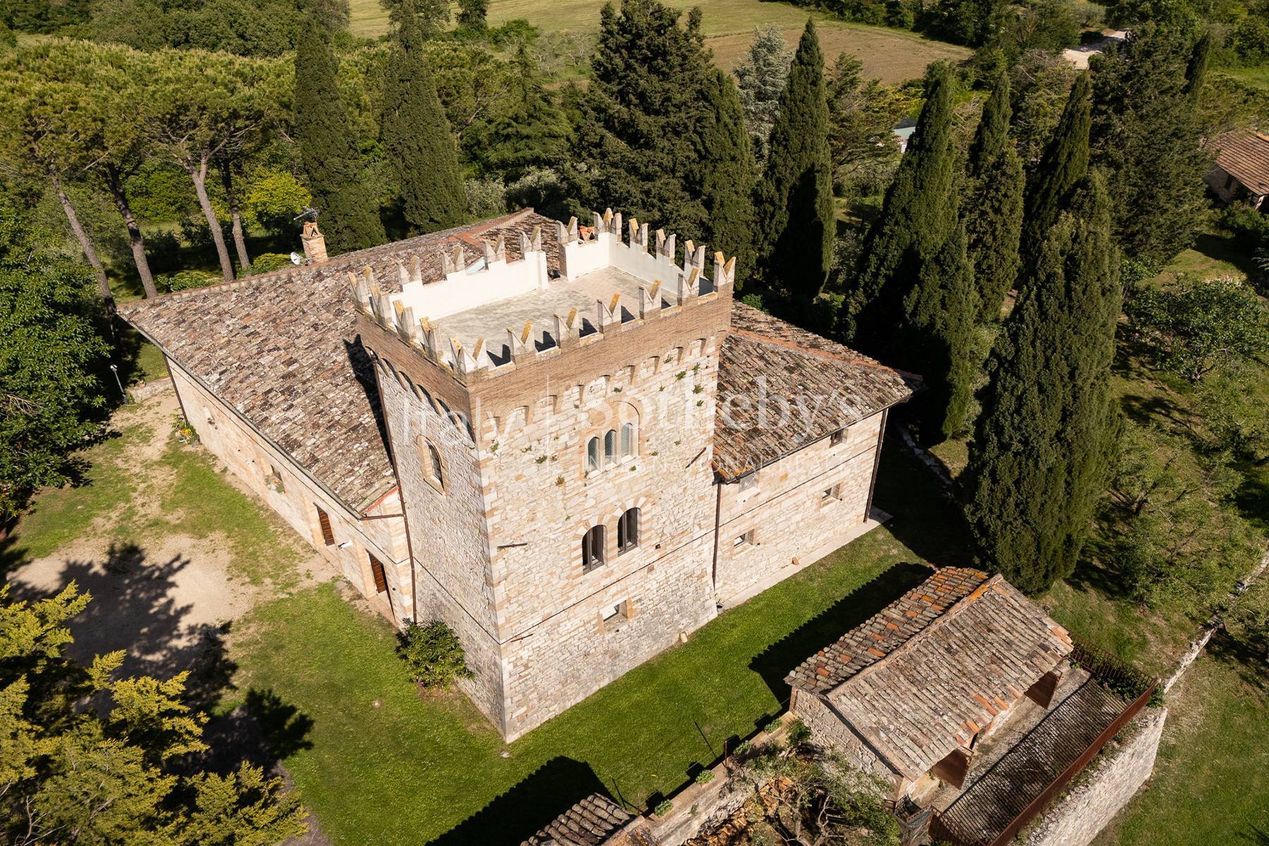  13th-Century Watchtower with Breathtaking Views over Todi - 物件實景