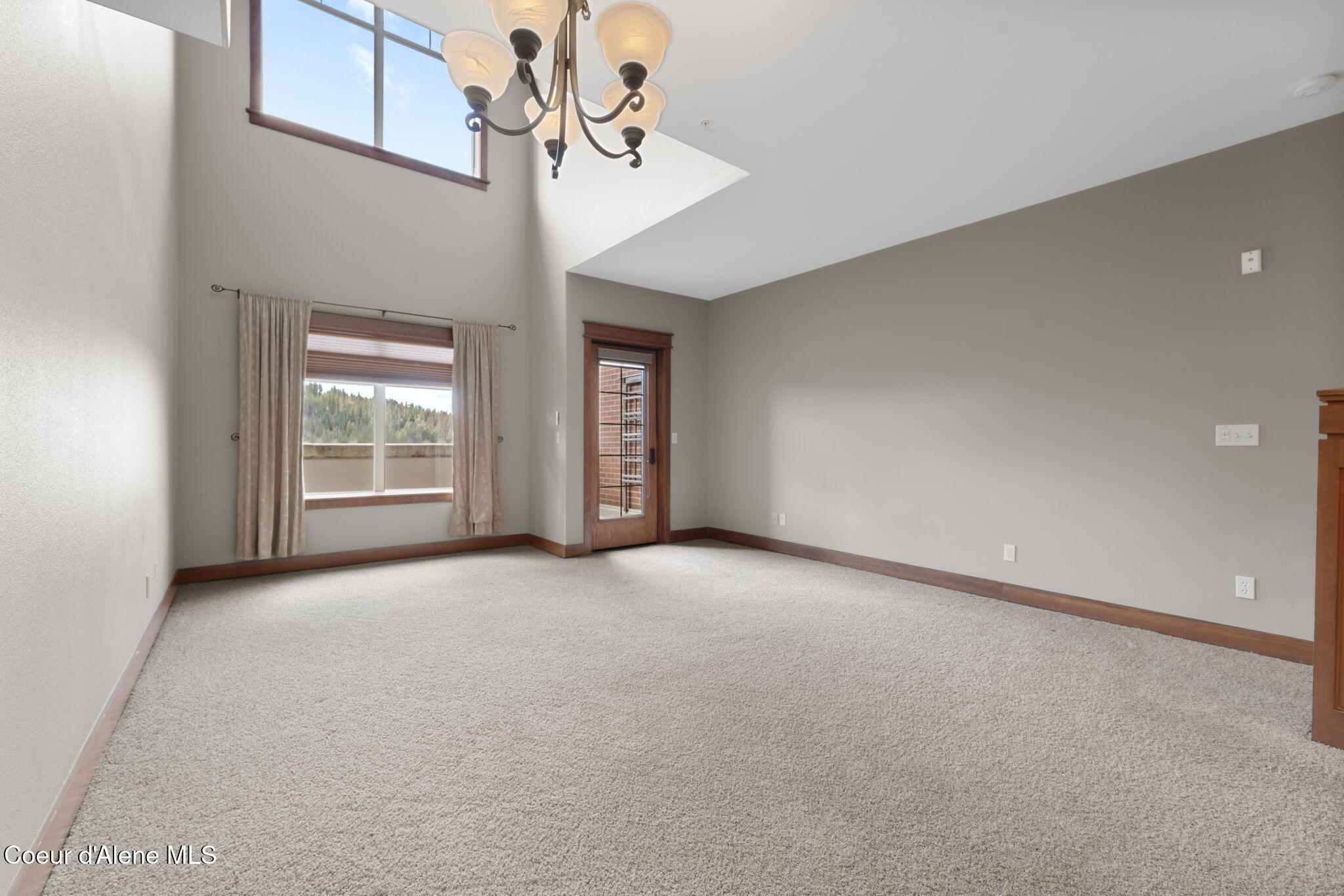 Coeur d'Alene, Idaho, 83814, United States, 2 Bedrooms Bedrooms, ,3 BathroomsBathrooms,Residential,For Sale,2022050