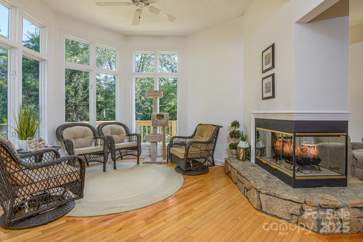 Hendersonville, North Carolina, 28739, United States, 3 Bedrooms Bedrooms, ,2 BathroomsBathrooms,Residential,For Sale,1974485