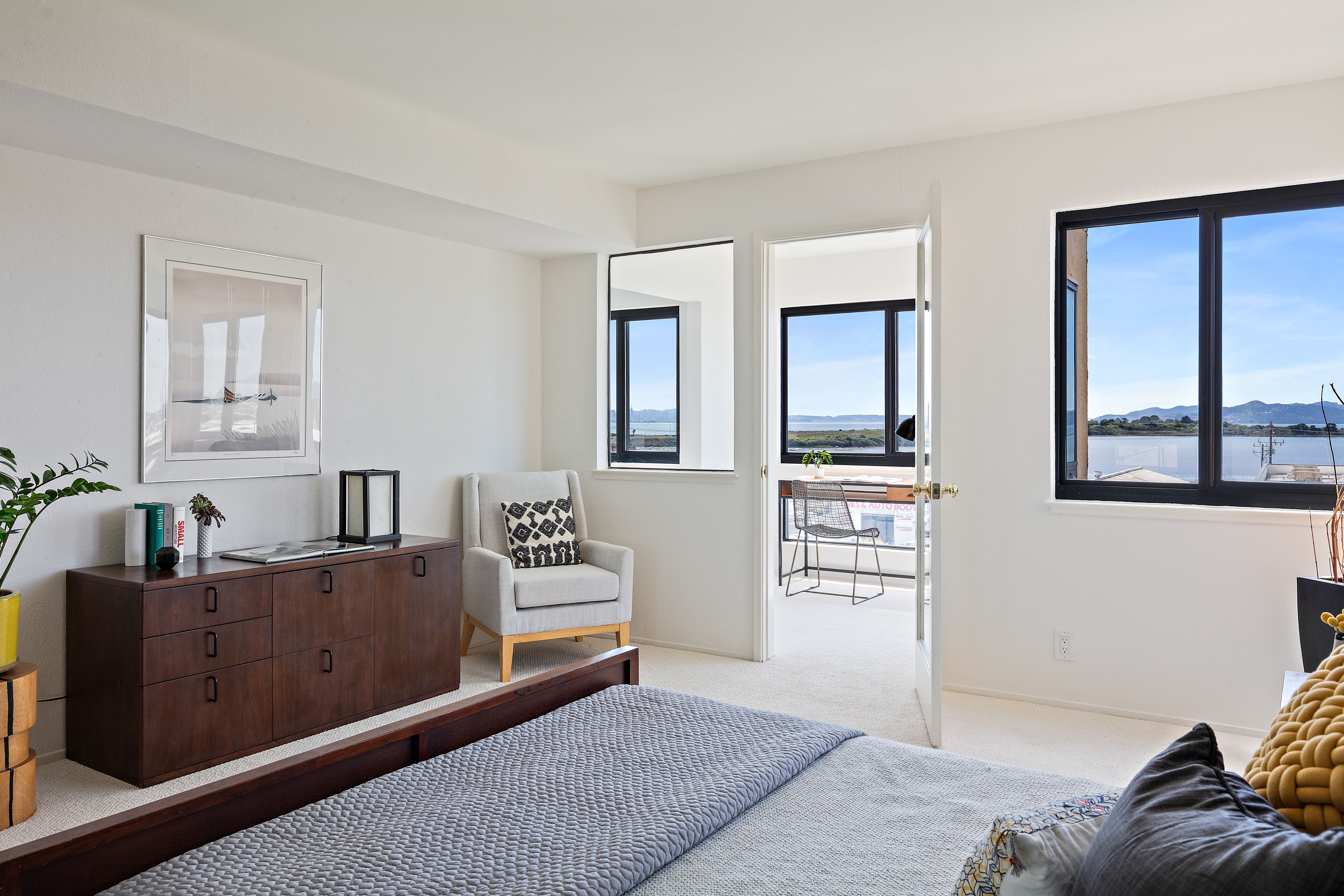 Above It All: Top-Floor Condominium with Sweeping Bay Views - 物件實景