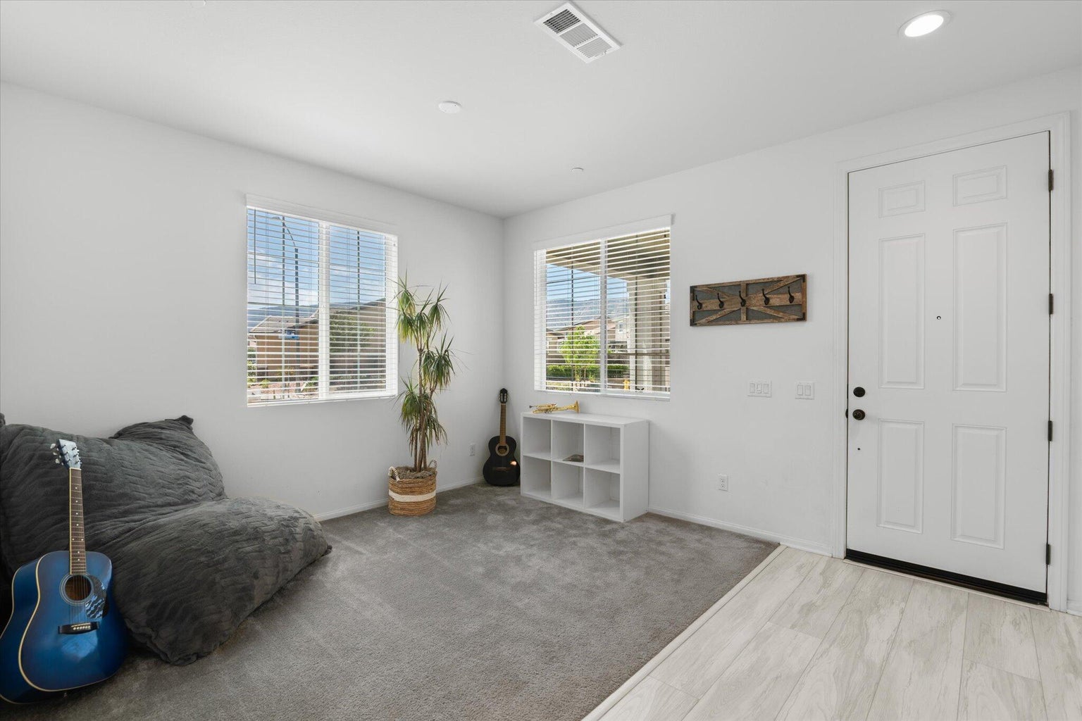 Lake Elsinore, California, 92530, United States, 3 Bedrooms Bedrooms, ,2 BathroomsBathrooms,Residential,For Sale,2007518