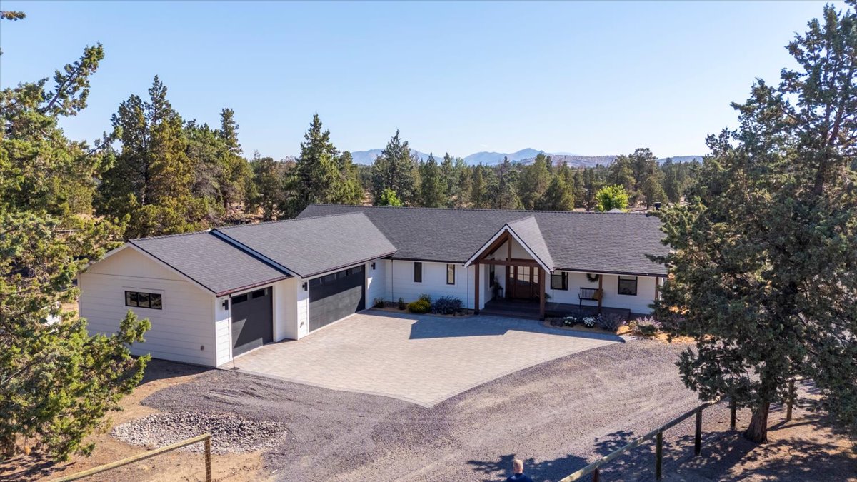 Redmond, Oregon, 97756, United States, 4 Bedrooms Bedrooms, ,3 BathroomsBathrooms,Residential,For Sale,1901092