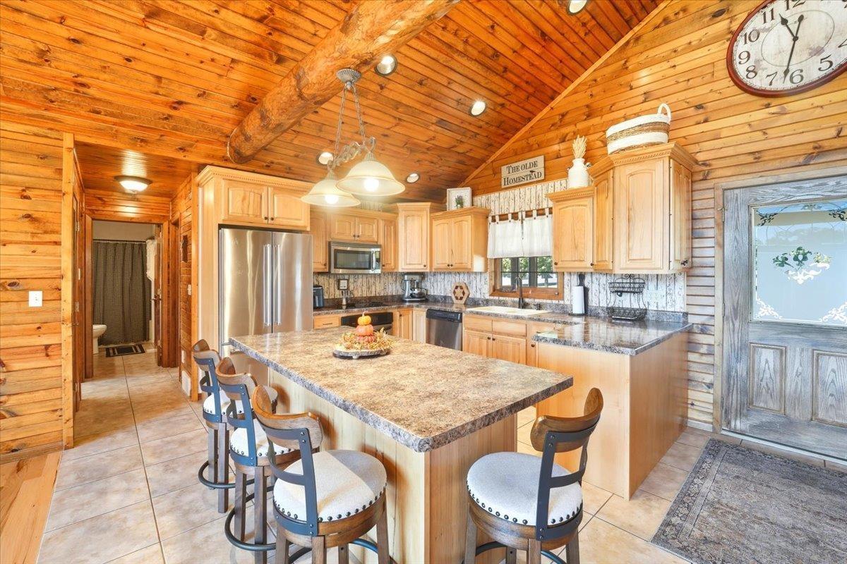 Independence, Iowa, 50644, United States, 3 Bedrooms Bedrooms, ,2 BathroomsBathrooms,Residential,For Sale,1982110