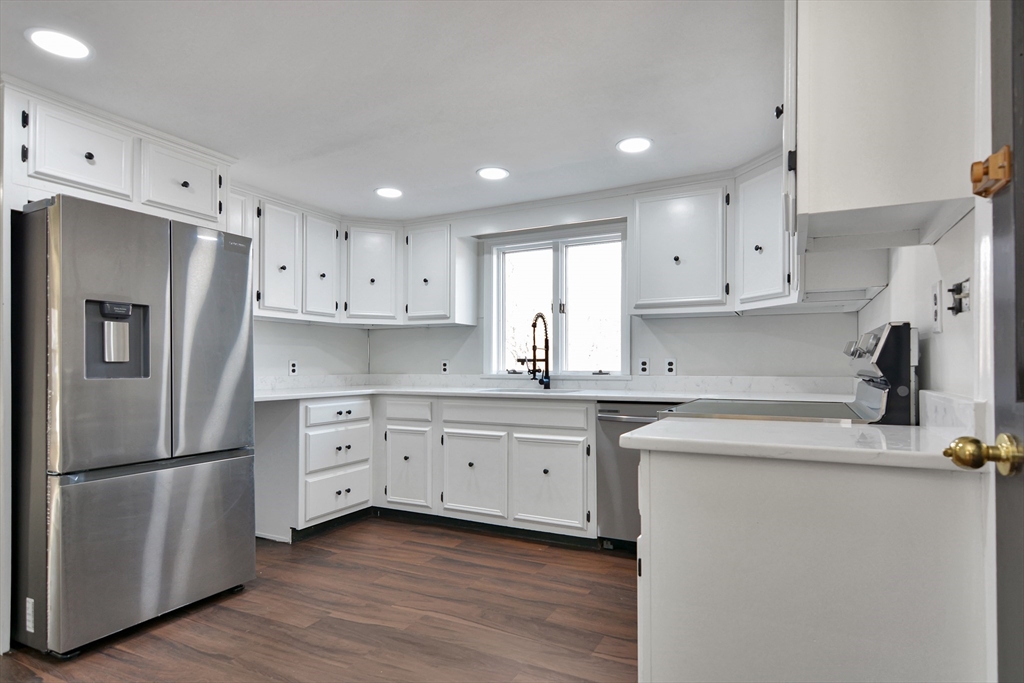Malden, Massachusetts, 02148, United States, 2 Bedrooms Bedrooms, ,2 BathroomsBathrooms,Residential,For Sale,1937156