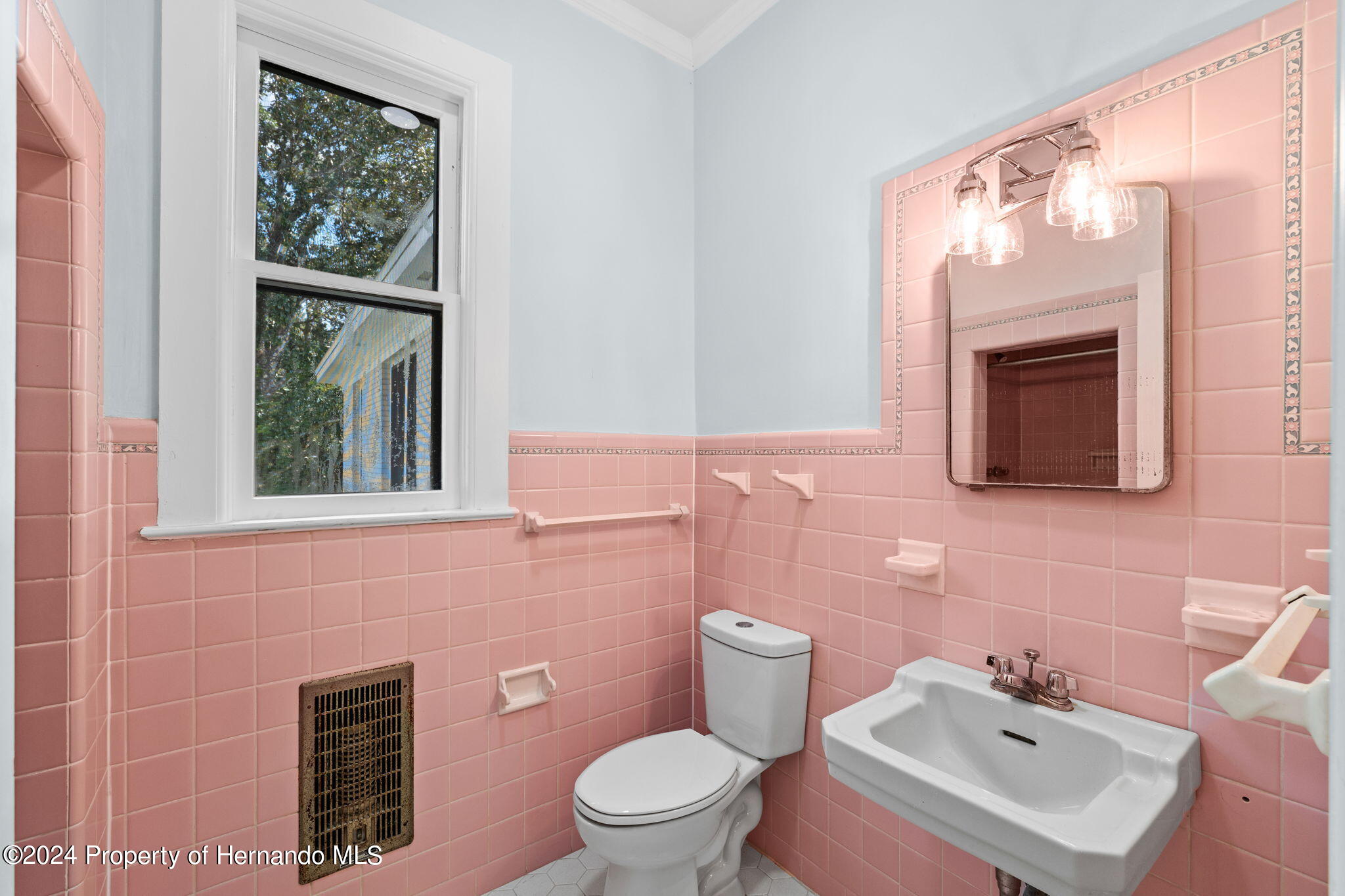 Brooksville, Florida, 34601, United States, 5 Bedrooms Bedrooms, ,3 BathroomsBathrooms,Residential,For Sale,1923467