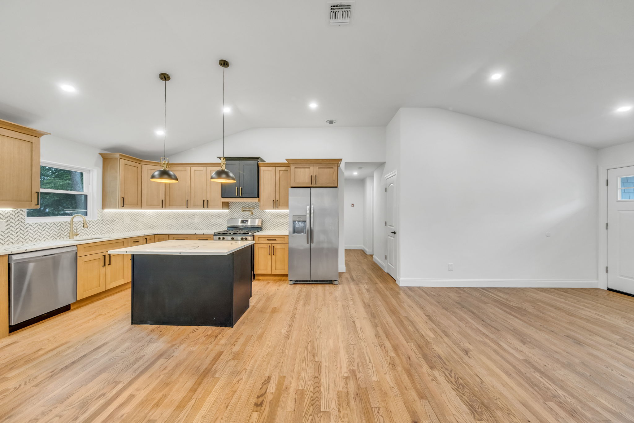 Centereach, New York, 11720, United States, 3 Bedrooms Bedrooms, ,3 BathroomsBathrooms,Residential,For Sale,1851254