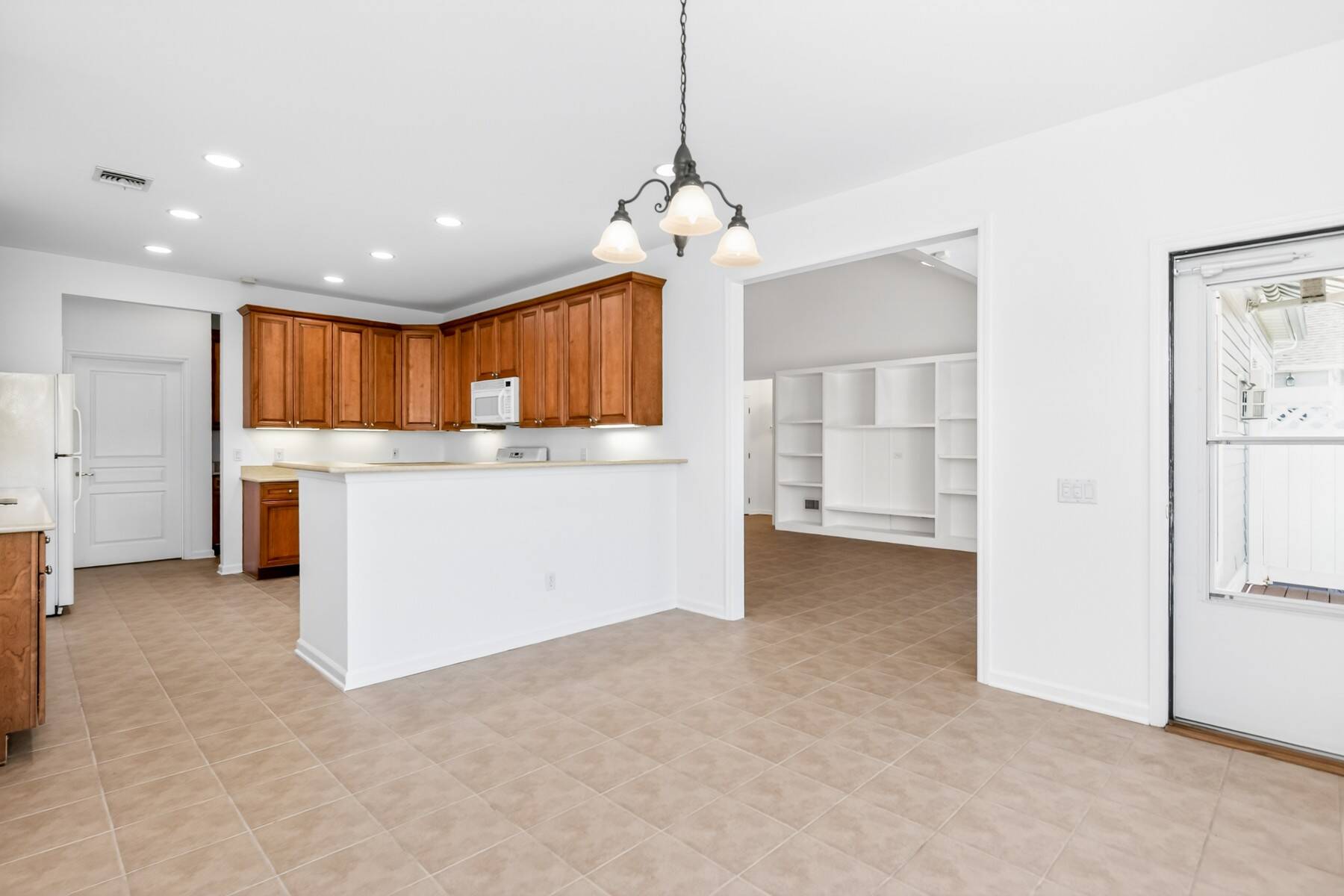 The Ease of First-Floor Living, The Space to Entertain - 物件實景