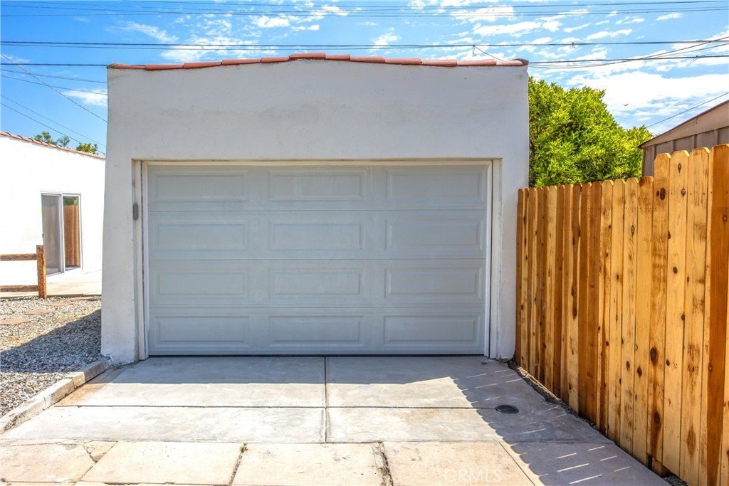 Los Angeles, California, 90043, United States, 3 Bedrooms Bedrooms, ,2 BathroomsBathrooms,Residential,For Sale,1933767