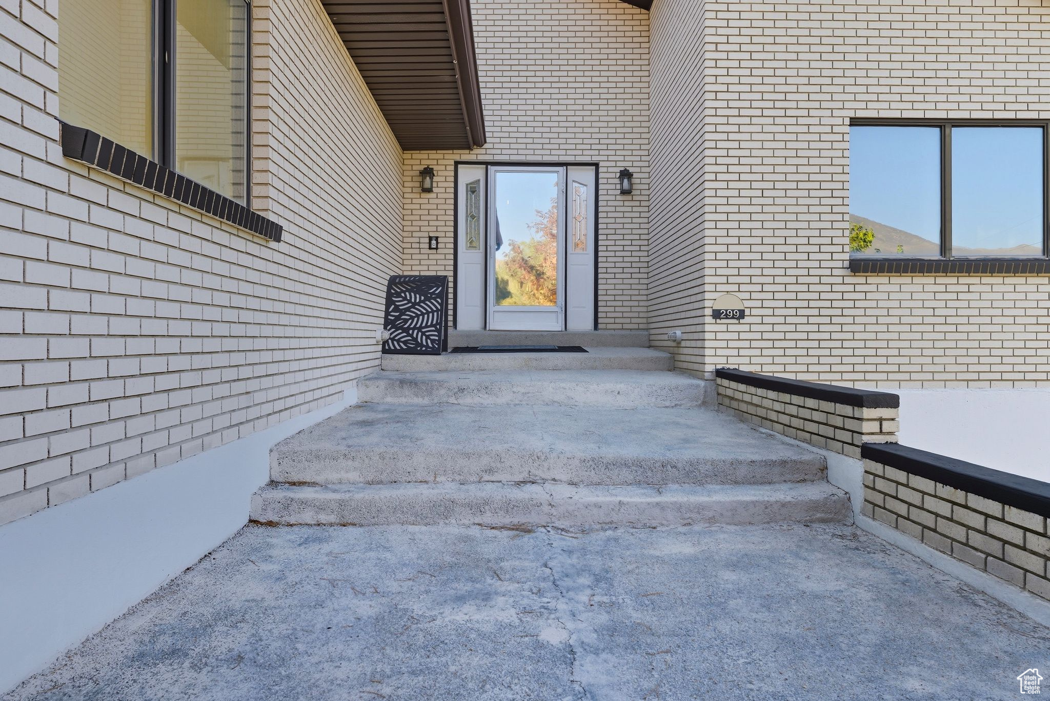 Tooele, Utah, 84074, United States, 4 Bedrooms Bedrooms, ,4 BathroomsBathrooms,Residential,For Sale,1989658