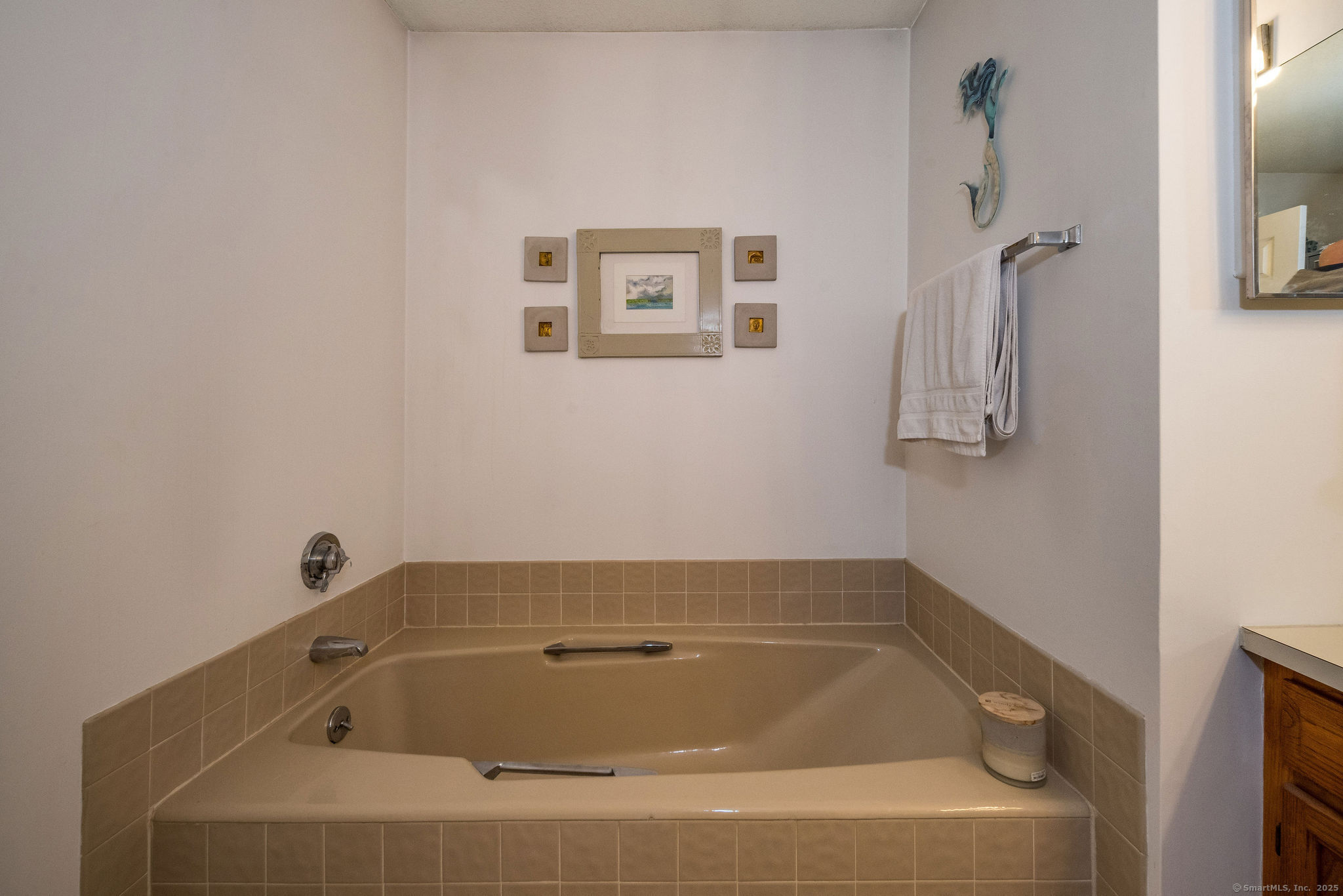 Madison, Connecticut, 06443, United States, 2 Bedrooms Bedrooms, ,2 BathroomsBathrooms,Residential,For Sale,1988022