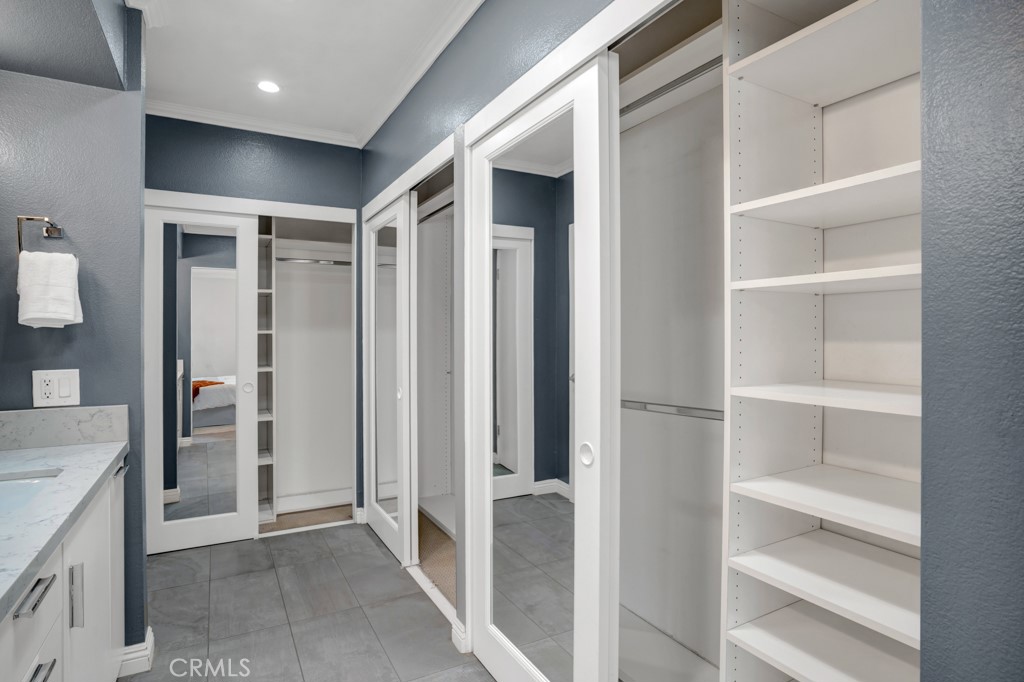 Woodland Hills, California, 91367, United States, 2 Bedrooms Bedrooms, ,3 BathroomsBathrooms,Residential,For Sale,1920124