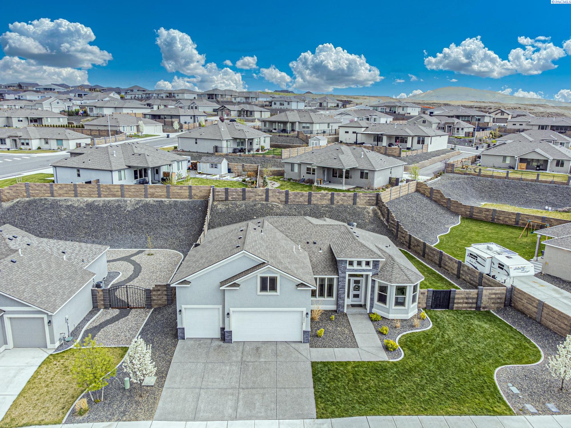 West Richland, Washington, 99353, United States, 5 Bedrooms Bedrooms, ,2 BathroomsBathrooms,Residential,For Sale,1873826