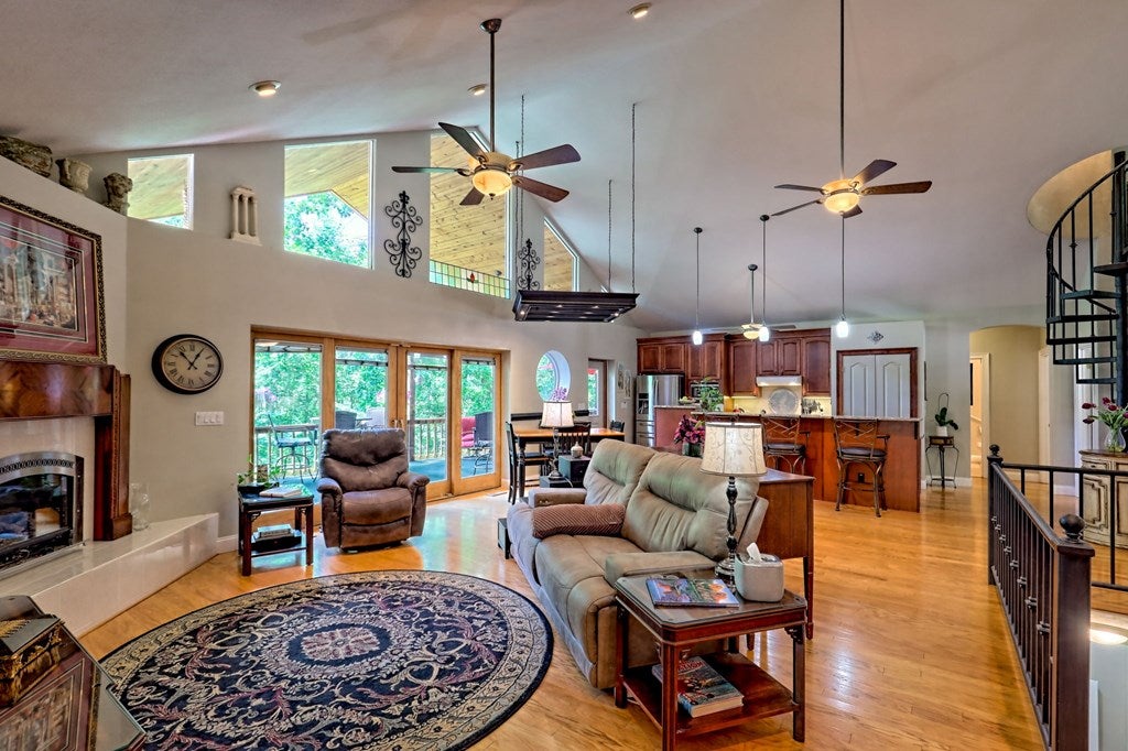 Blairsville, Georgia, 30512, United States, 4 Bedrooms Bedrooms, ,3 BathroomsBathrooms,Residential,For Sale,1827320