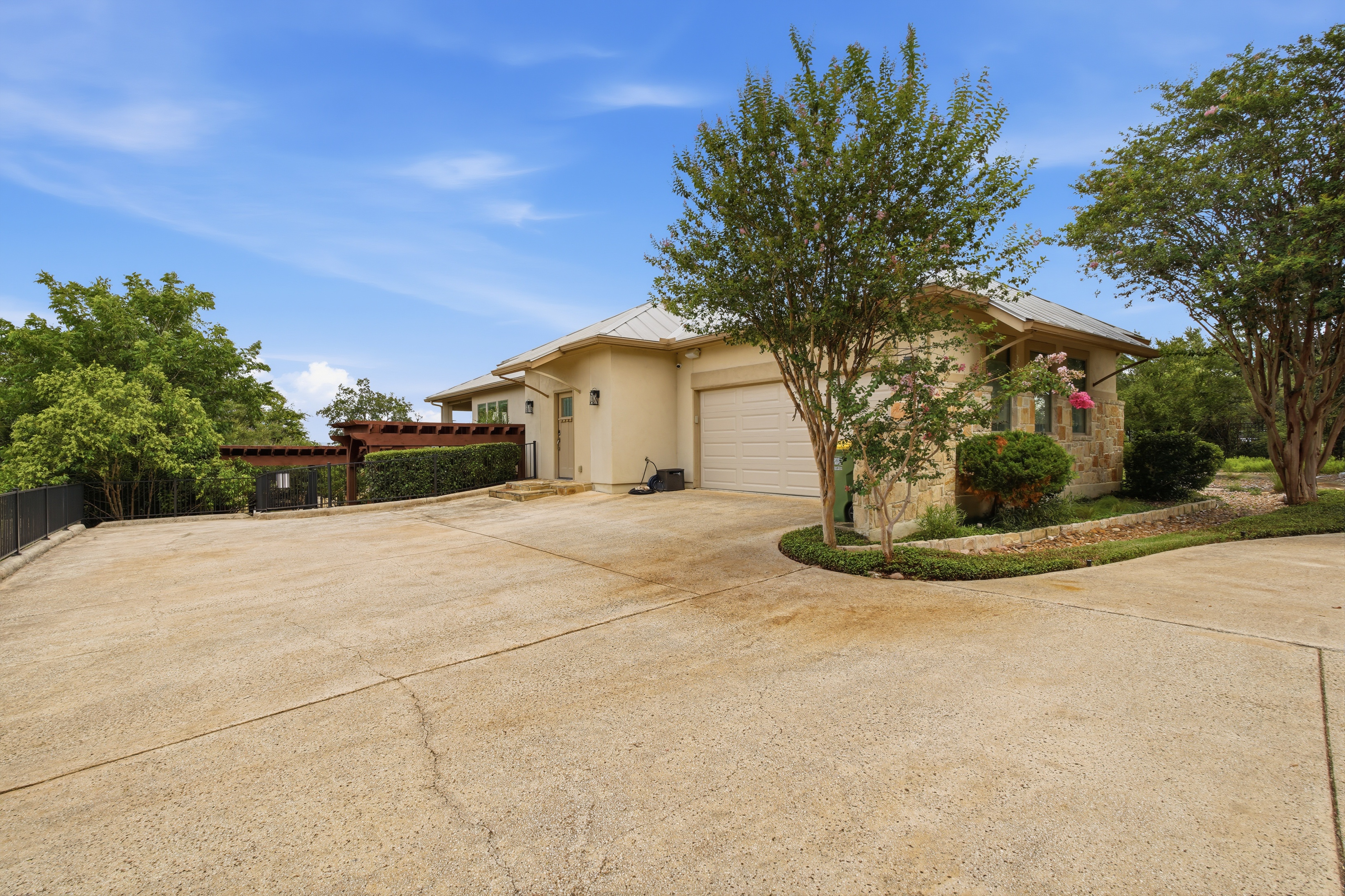  Iron Horse Canyon Estate with Resort-Style Backyard - 物件實景