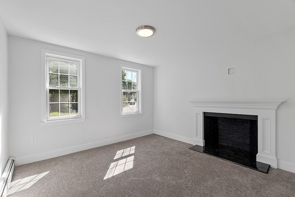 Exeter, New Hampshire, 03833, United States, 4 Bedrooms Bedrooms, ,3 BathroomsBathrooms,Residential,For Sale,1927852