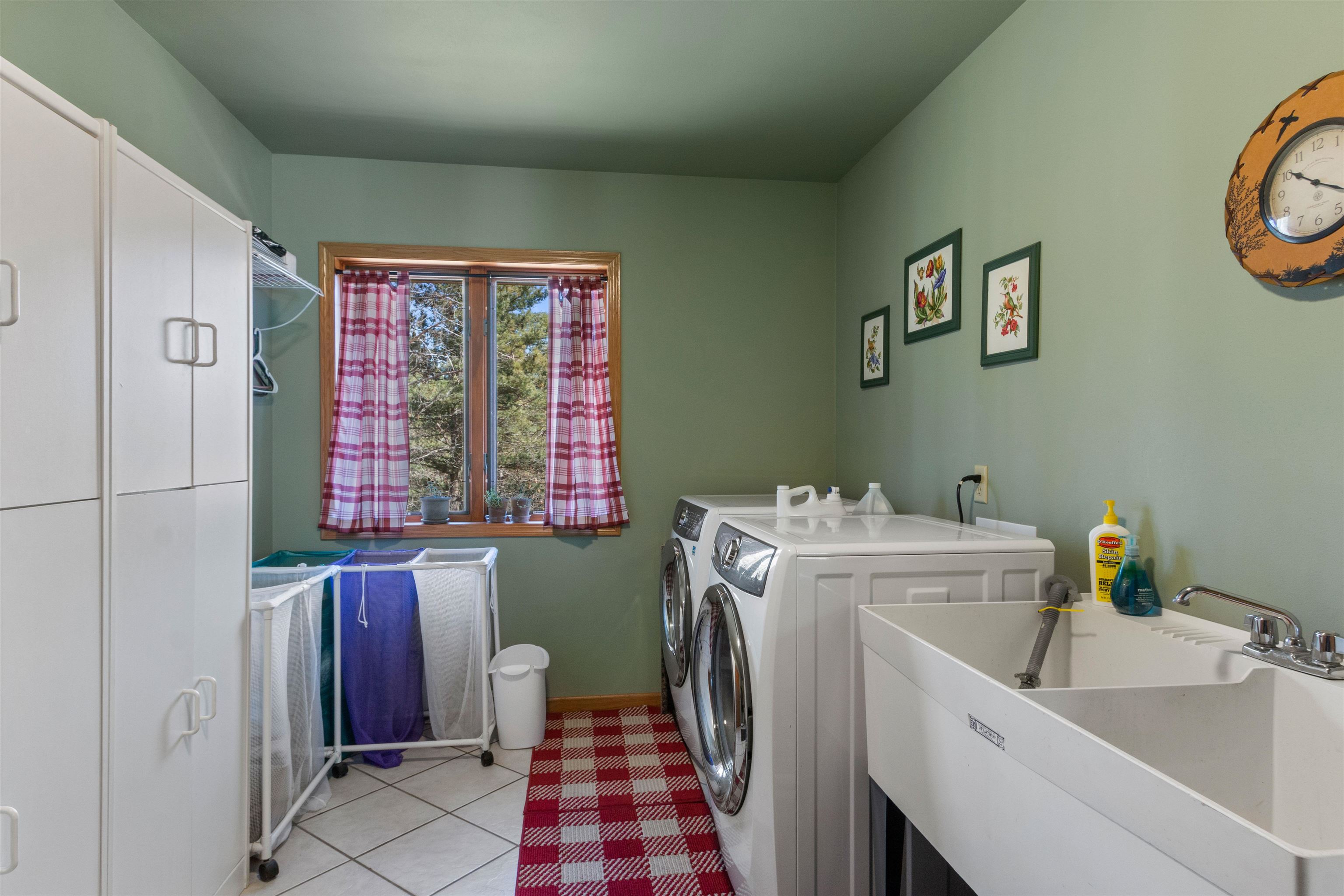 HANCOCK, Wisconsin, 54943, United States, 4 Bedrooms Bedrooms, ,3 BathroomsBathrooms,Residential,For Sale,1805423
