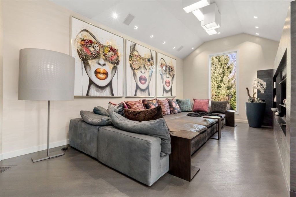 Brookline, Massachusetts, 02467, United States, 5 Bedrooms Bedrooms, ,6 BathroomsBathrooms,Residential,For Sale,1686608