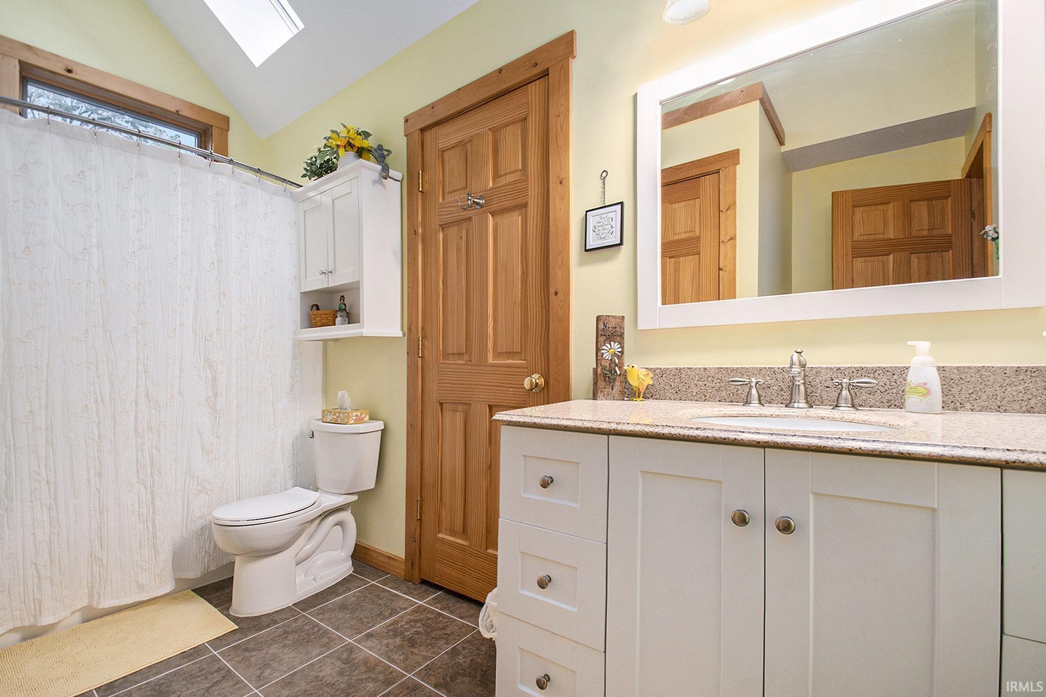 Shipshewana, Indiana, 46565, United States, 2 Bedrooms Bedrooms, ,3 BathroomsBathrooms,Residential,For Sale,1982813