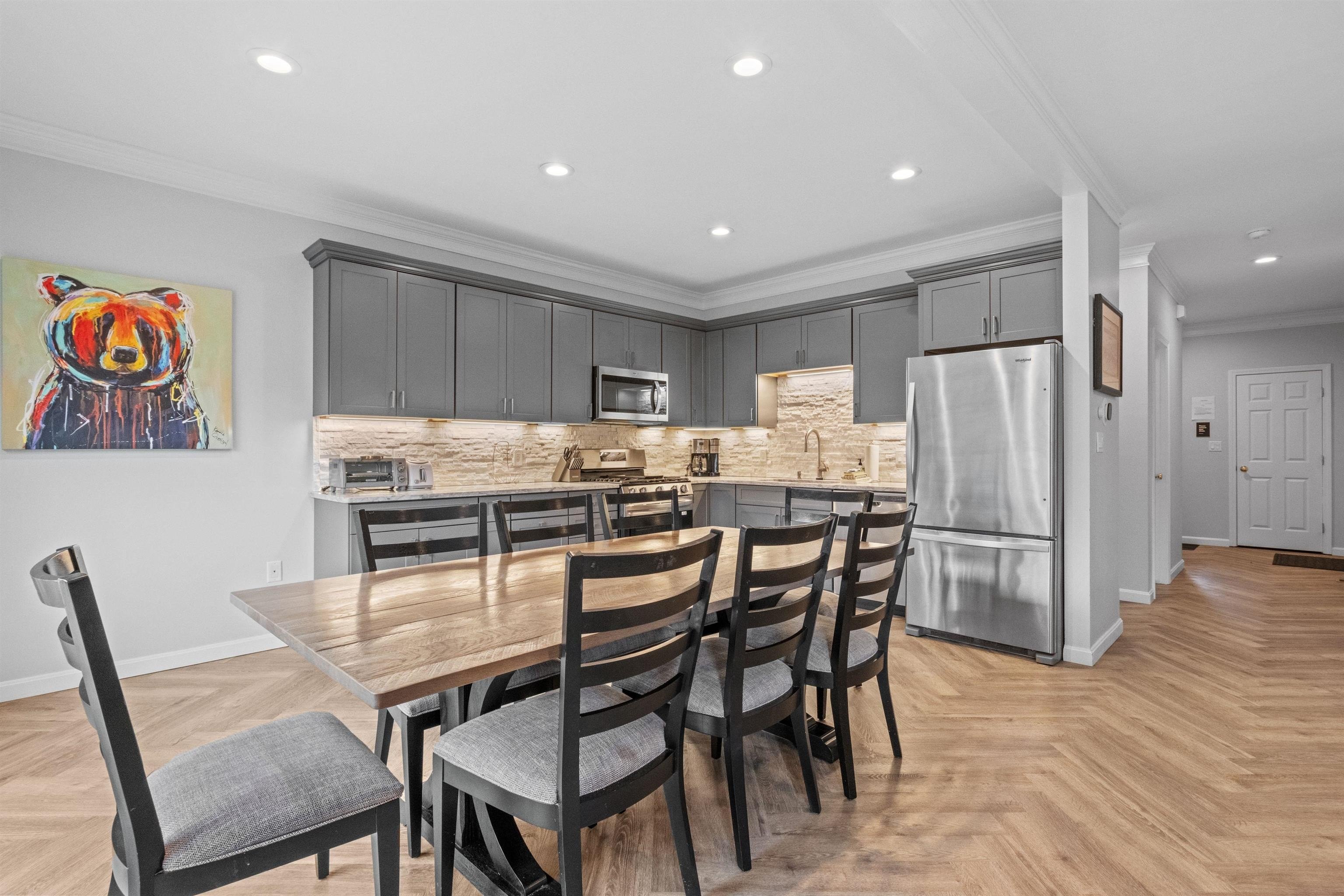 Lincoln, New Hampshire, 03251, United States, 4 Bedrooms Bedrooms, ,4 BathroomsBathrooms,Residential,For Sale,1915256