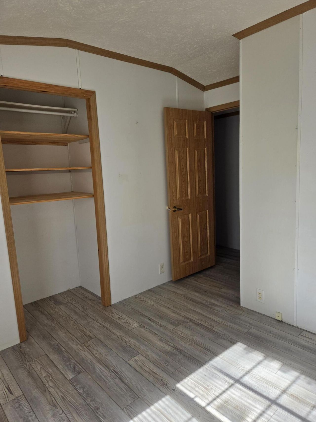 Willowbrook Ln, Levant, ME 04456