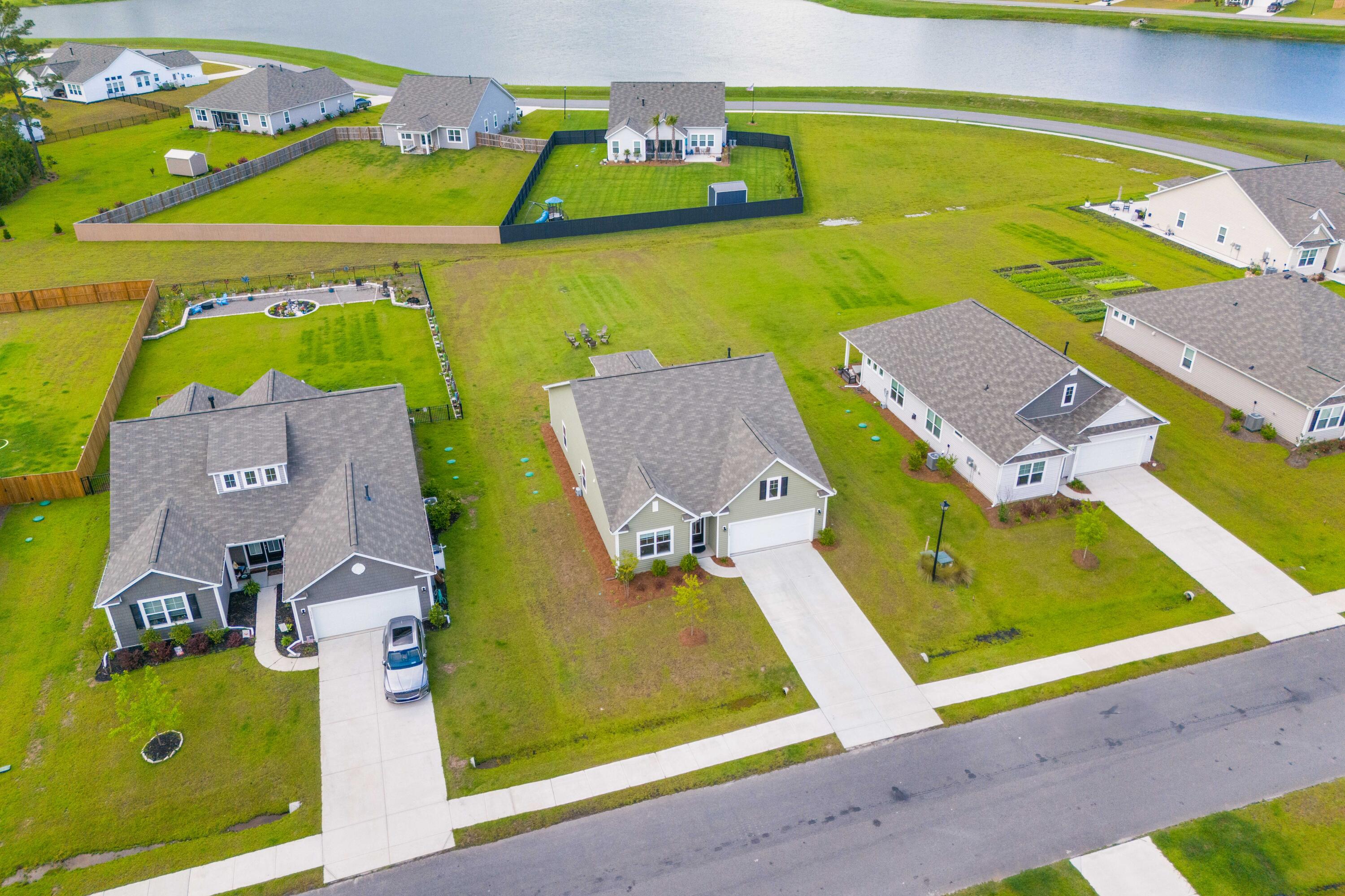 Huger, South Carolina, 29450, United States, 4 Bedrooms Bedrooms, ,2 BathroomsBathrooms,Residential,For Sale,1932638
