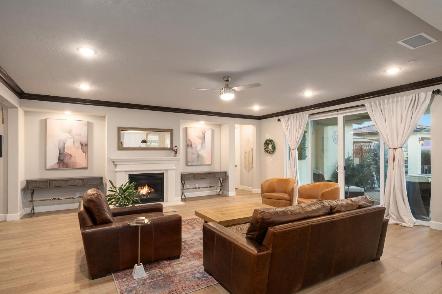 Clovis, California, 93619, United States, 6 Bedrooms Bedrooms, ,4 BathroomsBathrooms,Residential,For Sale,2005151