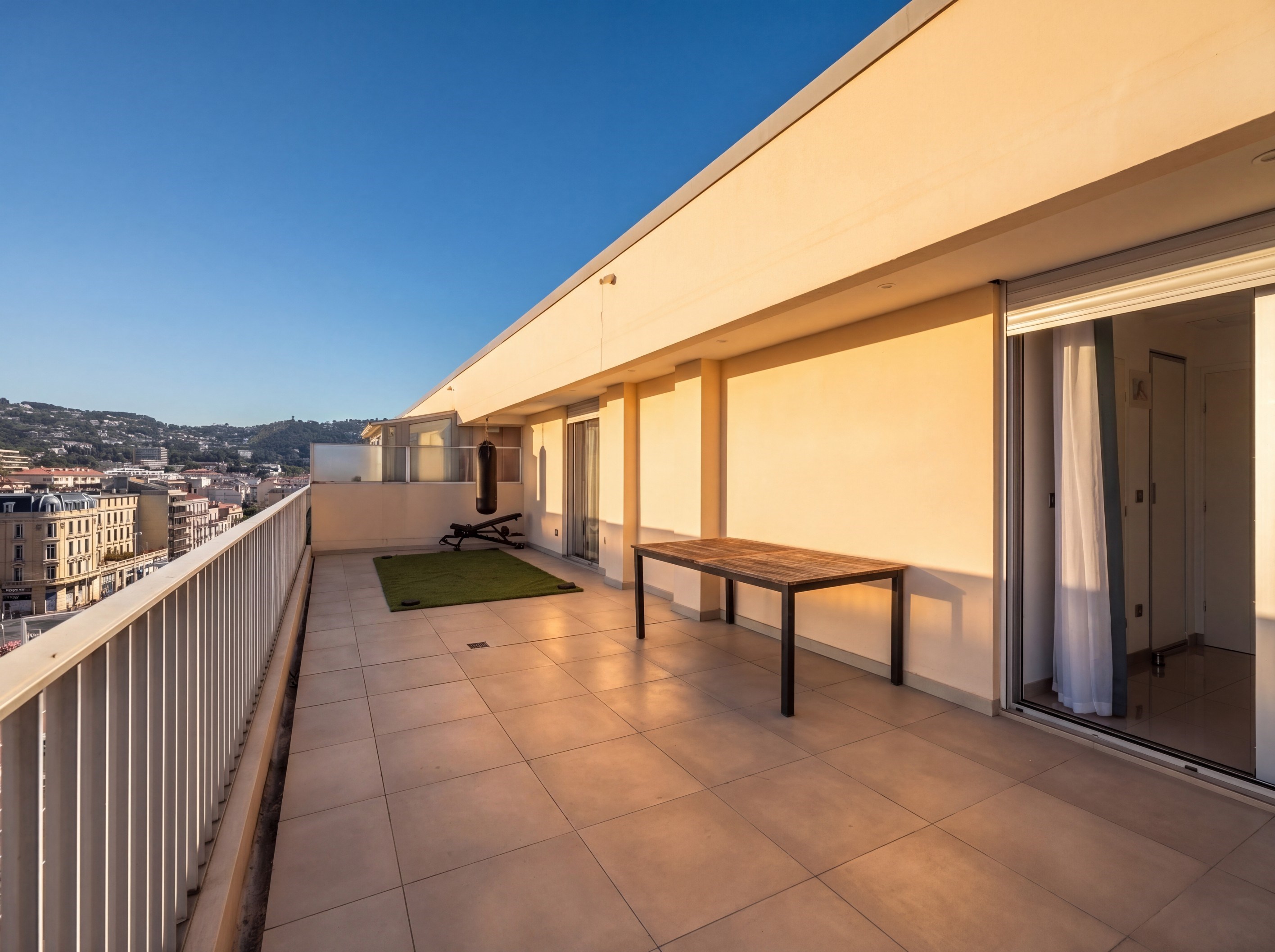  Cannes Forville top floor apartment with 40 sqm terrace panoramic sea views nea… - 物件實景
