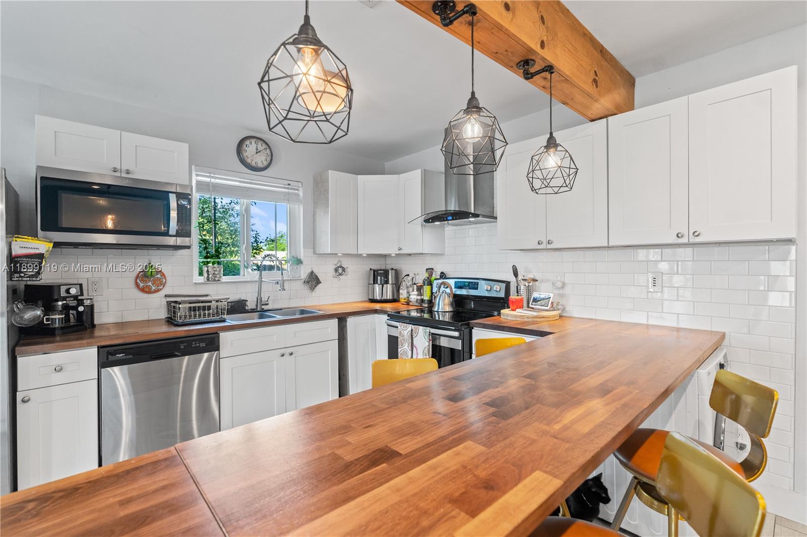 Hollywood, Florida, 33020, United States, 3 Bedrooms Bedrooms, ,2 BathroomsBathrooms,Residential,For Sale,1967684