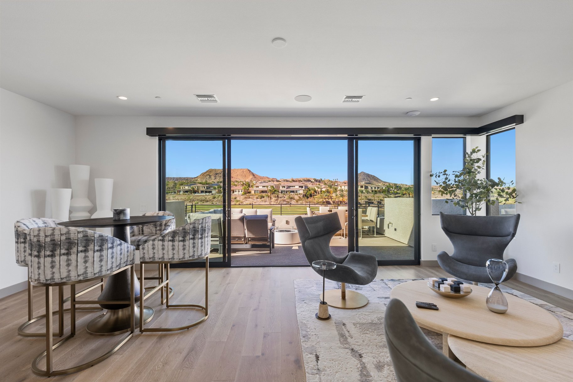  An Extraordinary Expression of Waterfront Luxury - 物件實景