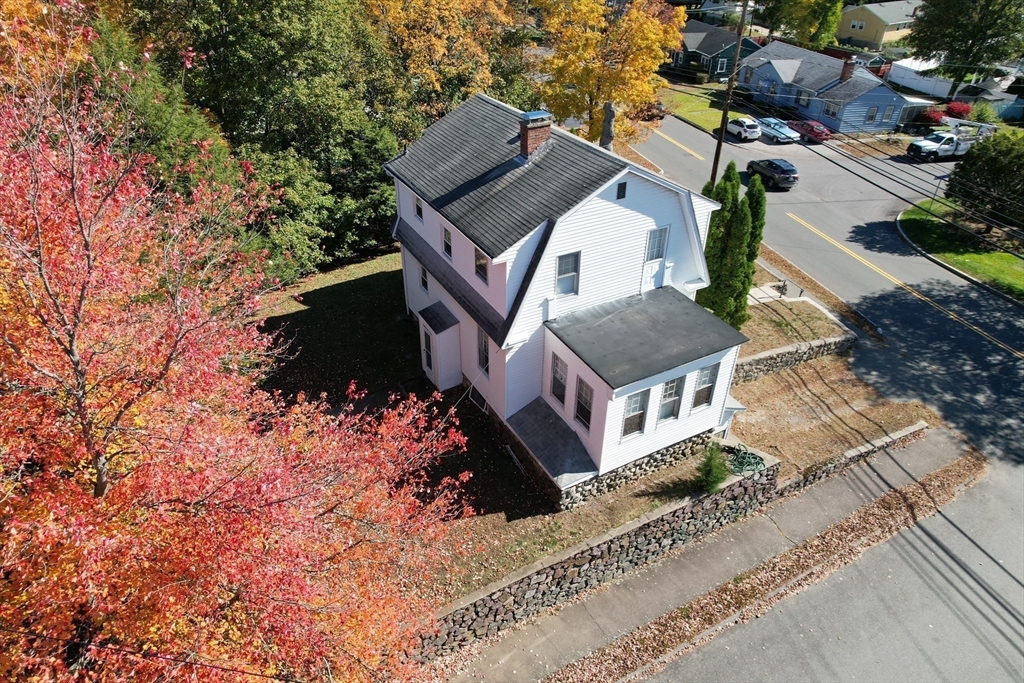 Stoneham, Massachusetts, 02180, United States, 3 Bedrooms Bedrooms, ,1 BathroomBathrooms,Residential,For Sale,1974413