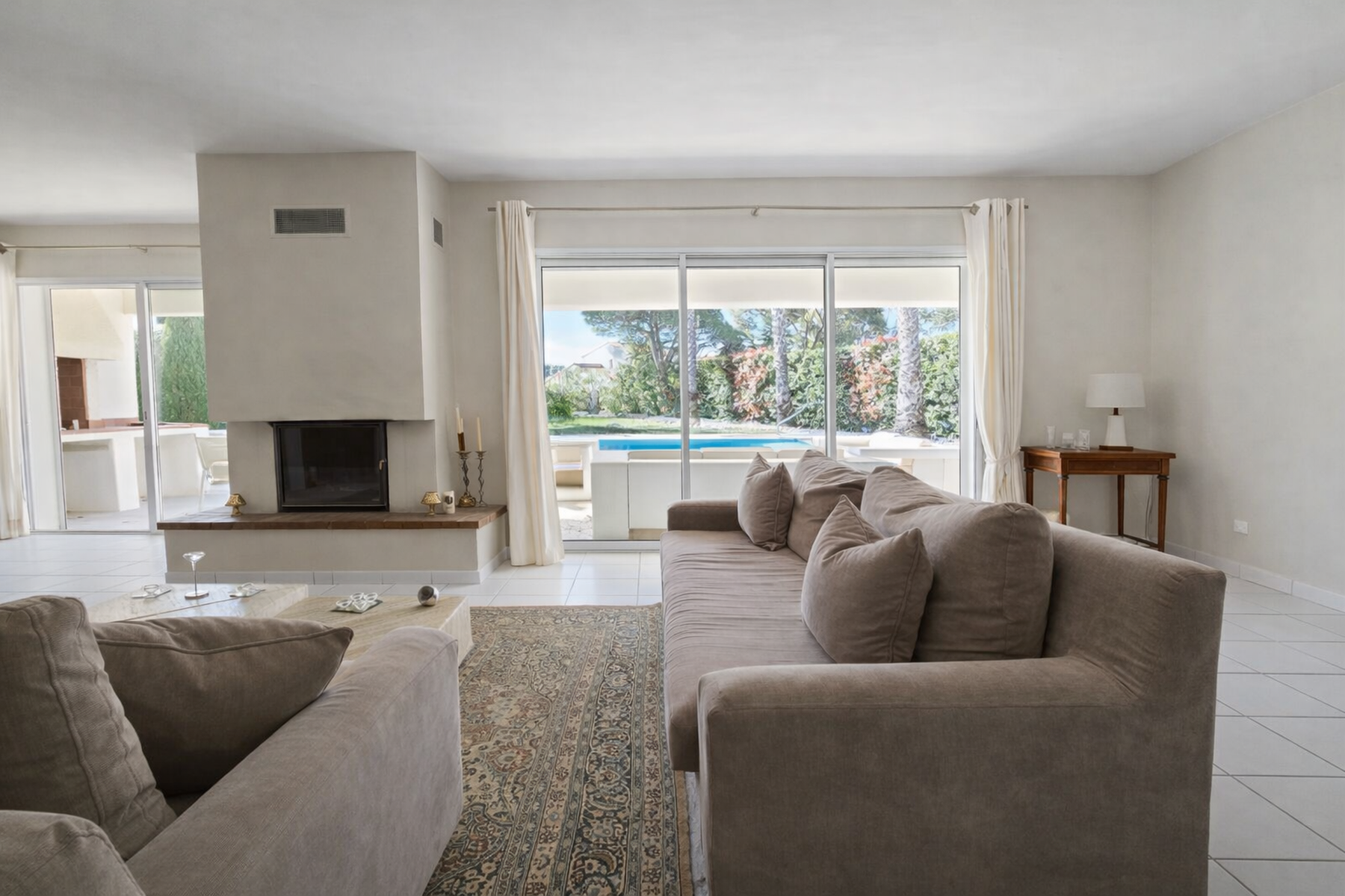  Single-storey home with pool in a peaceful and private setting - 物件實景