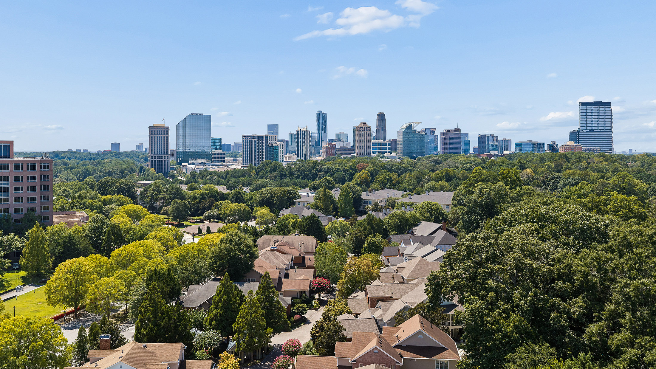  Beautifully Updated Fee Simple Townhome in an Exceptional Brookhaven Location - 物件實景