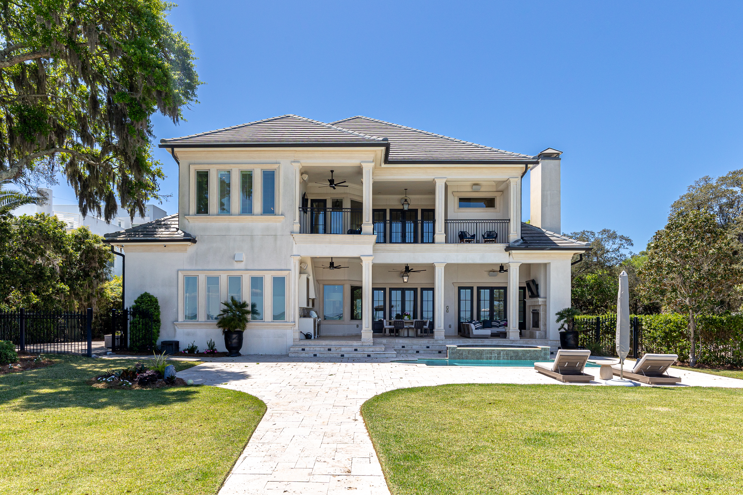  Private Bayfront Estate With Deepwater Dock And Resort-Style Outdoor Living - 物件實景