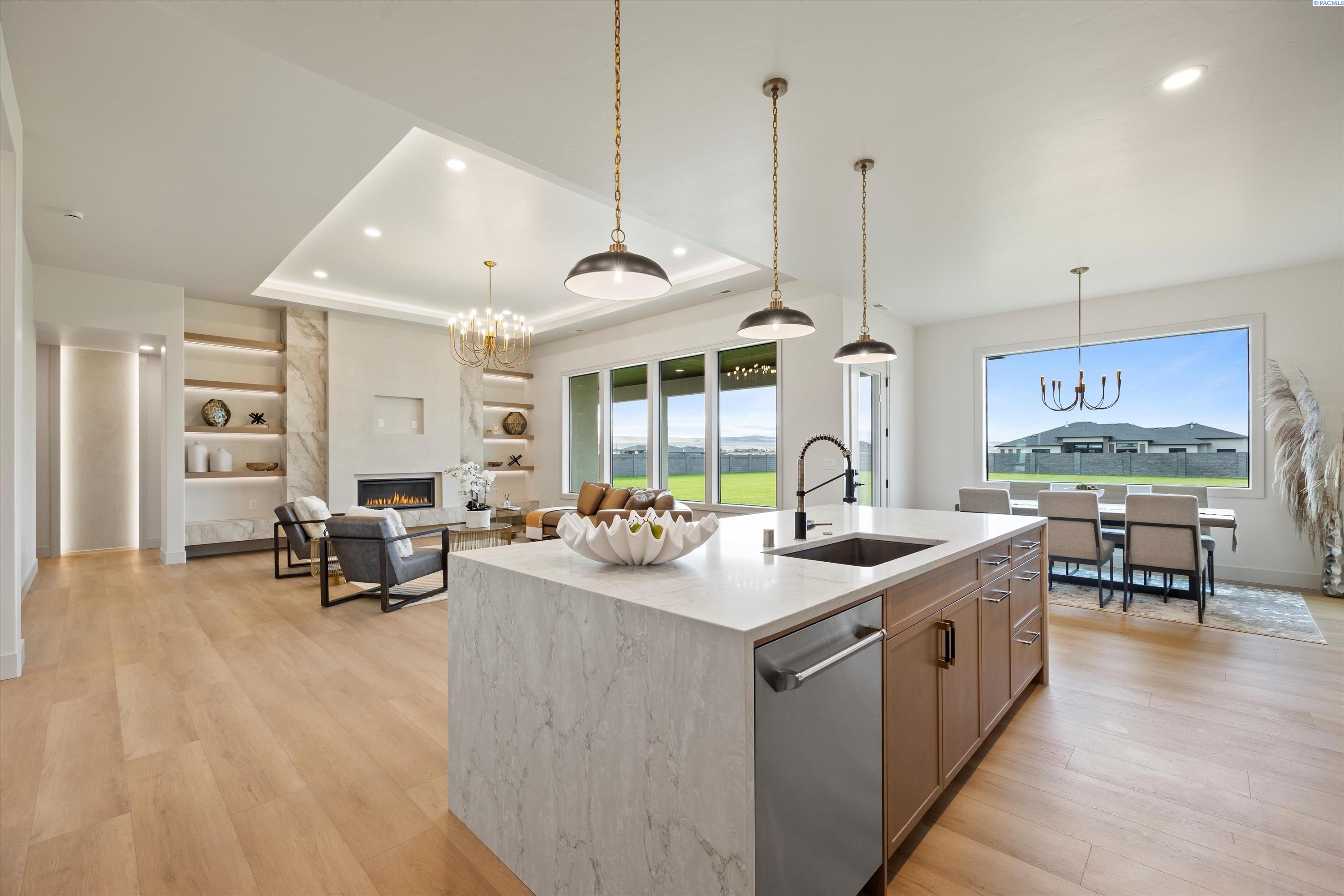 Kennewick, Washington, 99338, United States, 4 Bedrooms Bedrooms, ,4 BathroomsBathrooms,Residential,For Sale,1993366