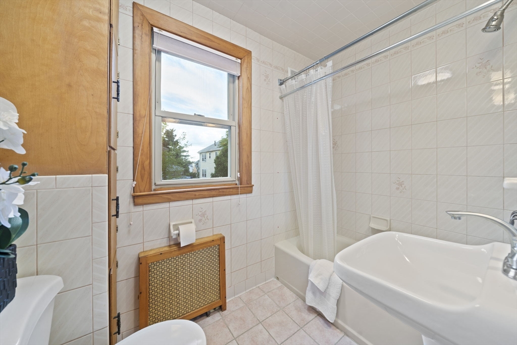 Newton, Massachusetts, 02458, United States, 3 Bedrooms Bedrooms, ,2 BathroomsBathrooms,Residential,For Sale,1939468