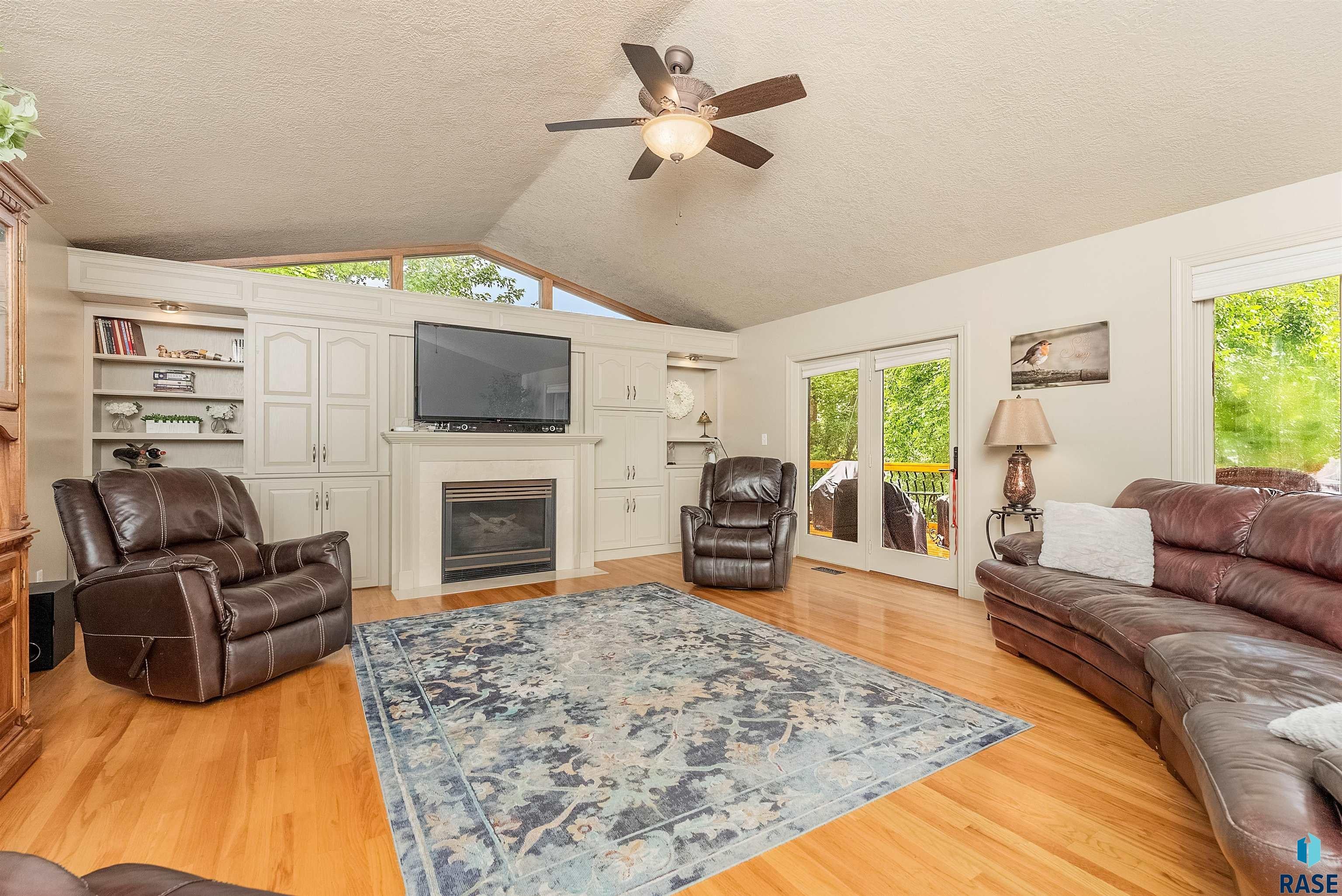 Sioux Falls, South Dakota, 57105, United States, 3 Bedrooms Bedrooms, ,2 BathroomsBathrooms,Residential,For Sale,1926722