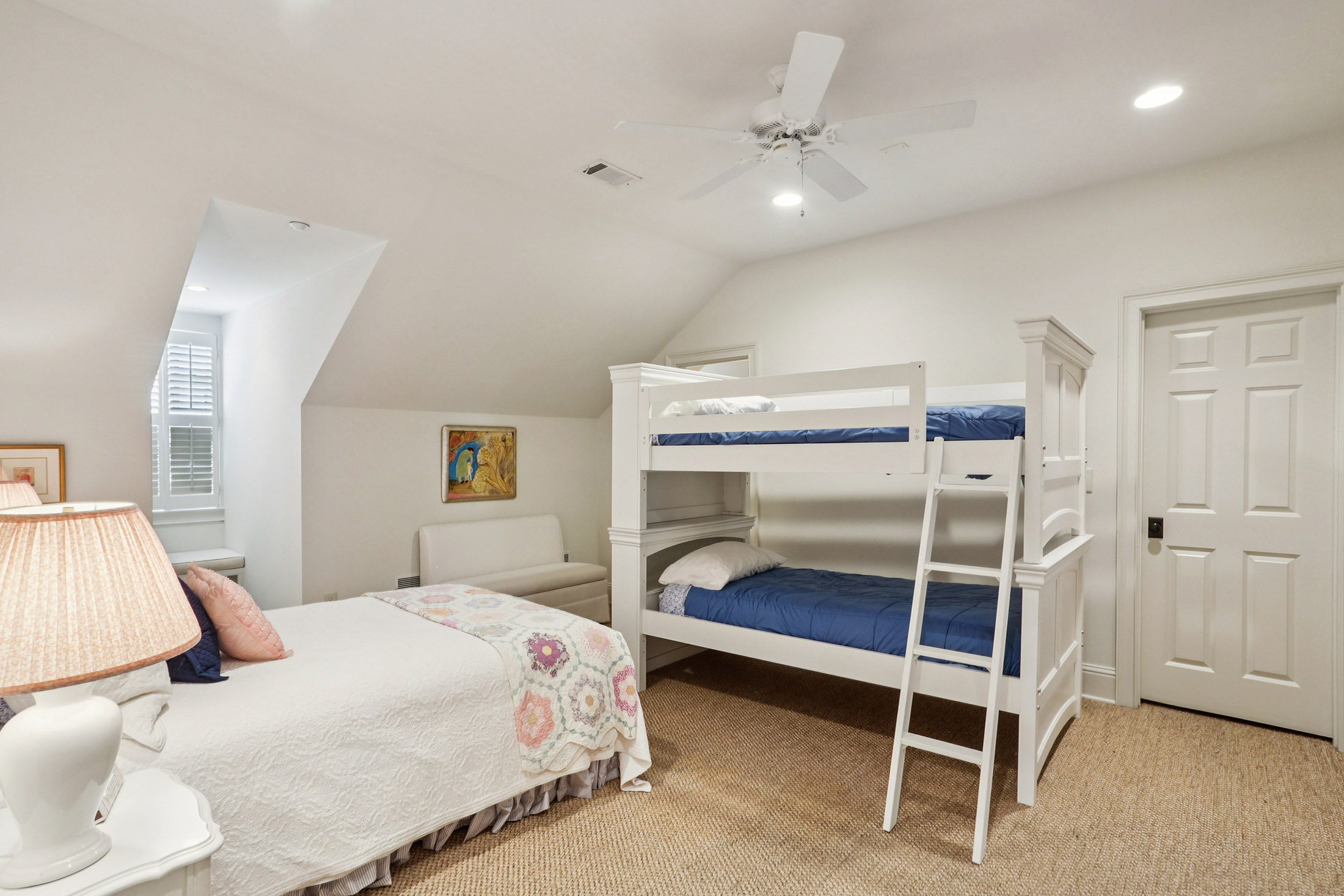  Exceptional Garden Hills Townhome Combines Luxury, Location and Lifestyle - 物件實景