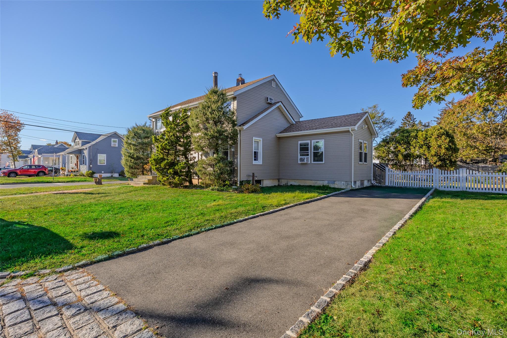 Islip Terrace, New York, 11752, United States, 3 Bedrooms Bedrooms, ,2 BathroomsBathrooms,Residential,For Sale,2006147