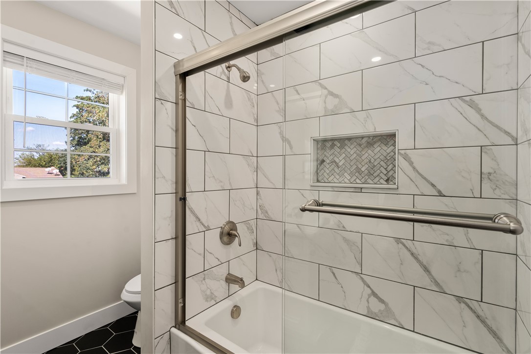 East Providence, Rhode Island, 02914, United States, 4 Bedrooms Bedrooms, ,3 BathroomsBathrooms,Residential,For Sale,1941827